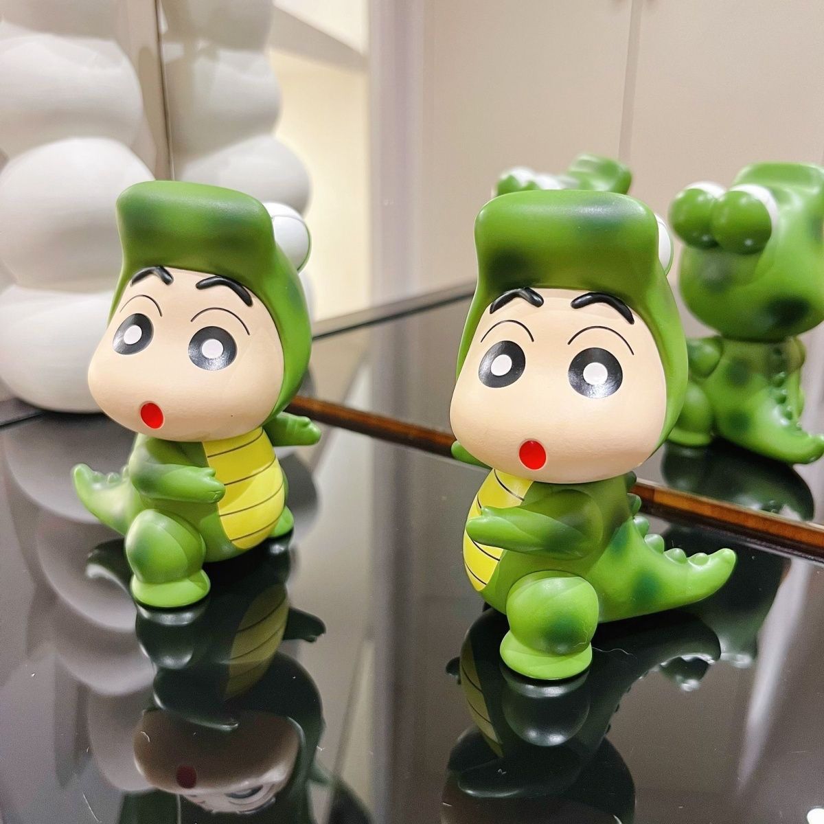 Crayon Shin-chan figurine in a - Home Office Design review and price